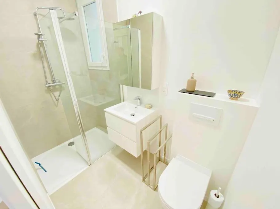 Amazing Sea View, Parking, Easy Beach Access Cannes Apartment